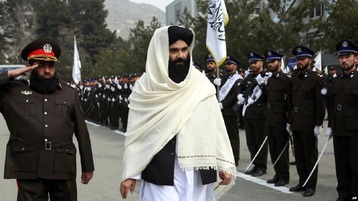 زعيم طالباني مطلوب يظهر للعلن في كابل