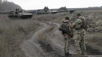 جنود أوكرانيون يشاركون في فض الاشتباك للقوات بالقرب من قرية بوهدانيفكا ، أوكرانيا ، 09 نوفمبر 2019. [EPA-EFE / SERGEY VAGANOV]
