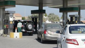 أسعار الدولار قد تدفع محطات الوقود بلبنان إلى إغلاق كامل