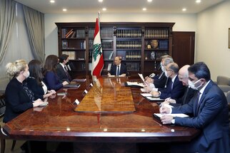 لبنان يبحث مقترحات أمريكية لترسيم حدوده مع إسرائيل