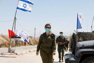 إسرائيل تباشر بسحب جنودها من غزة