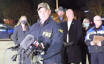 شاهد إحاطة من أحد عملاء مكتب التحقيقات الفيدرالي بعد المواجهة في كوليفيل، تكساس