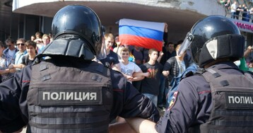 مئات الروس يتظاهرون في موسكو.. رفضاً للحرب