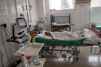 Russian strikes kill four, wound others while targeting medical facility in Kharkiv
