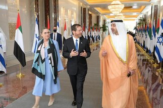 بعد وصوله إلى الإمارات.. الرئيس الإسرائيلي يشيد بحفاوة الاستقبال