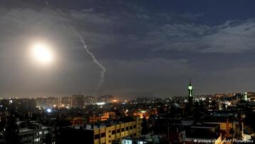غارات إسرائيلية تستهدف مواقع حـ.ـزب الله في دمشق
