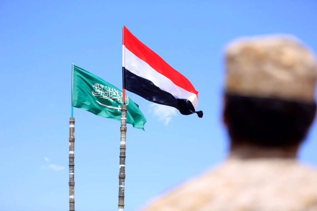 رئيس مجلس القيادة الرئاسي اليمني يستقبل وزير الدفاع السعودي