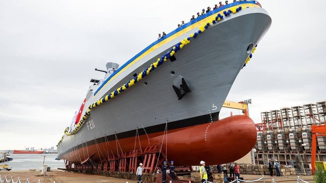 أوكرانيا تتسلم أول سفينة 