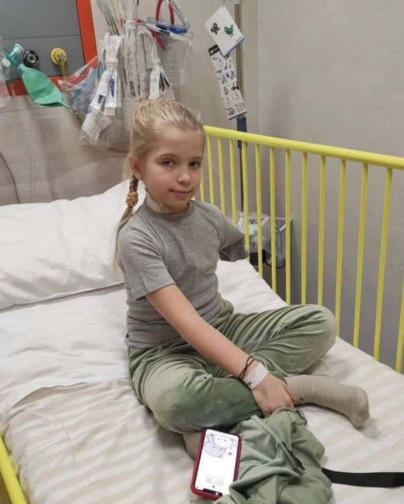 This little girl was evacuated from from Bucha Hospital, Kyiv Oblast some time ago. During the incessant bombings and attacks on Irpin, Bucha and Hostomel, she lost her left arm (File photo and text: Euromaidan Press)