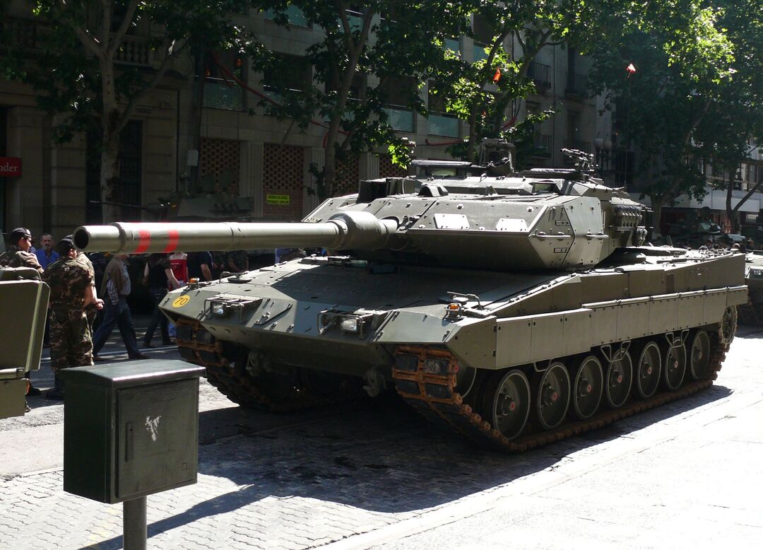إسبانيا ستسلم أوكرانيا دبابات وصواريخ مضادة للطائرات