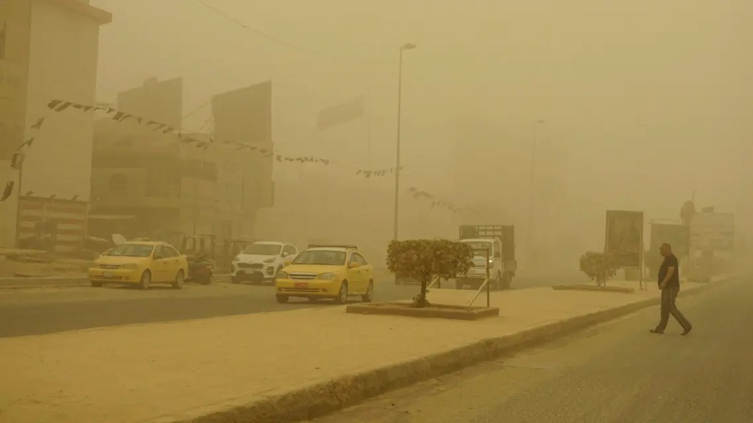 Iraq sandstorm sends more than 1,000 to hospital with respiratory ailments