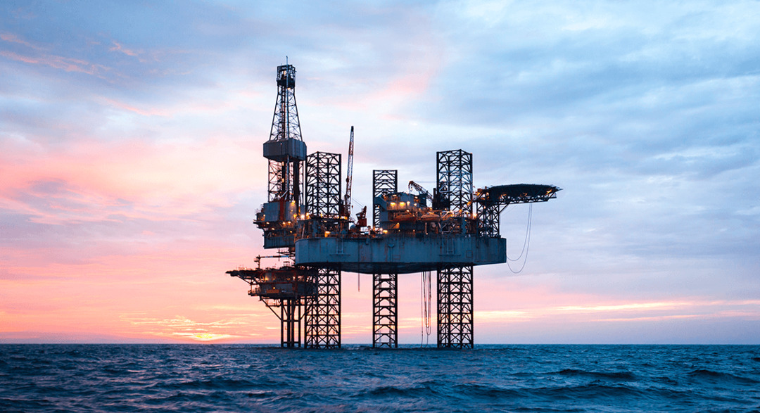 أسعار النفط تنخفض بعد صدور بيانات مخزونات النفط الأمريكية