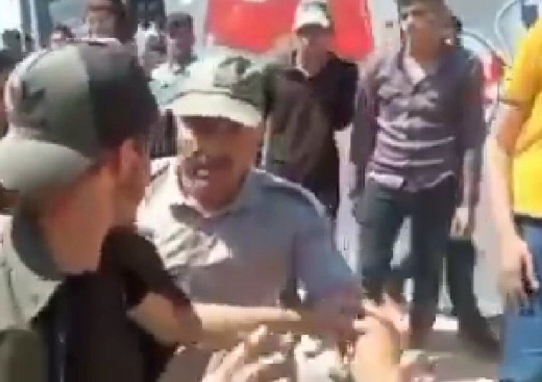 الشرطة في إعزاز تمارس دور قوات النظام السوري القمعية