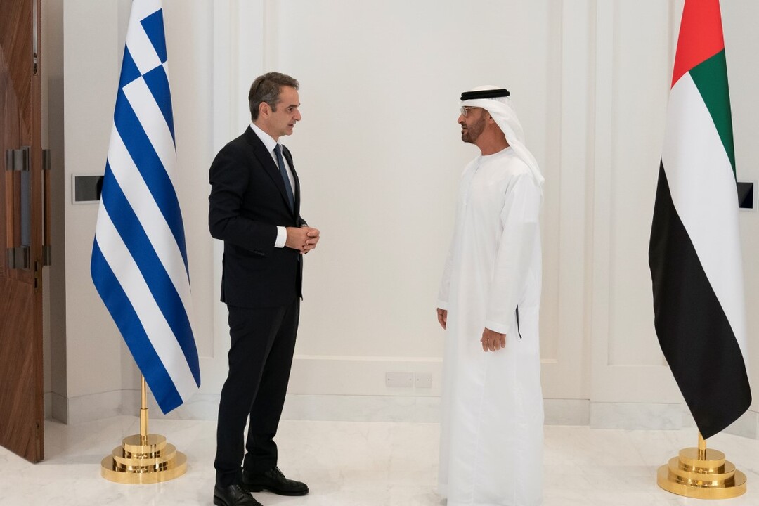 الإمارات واليونان يبحثان الشراكة الاستراتيجية بين البلدين