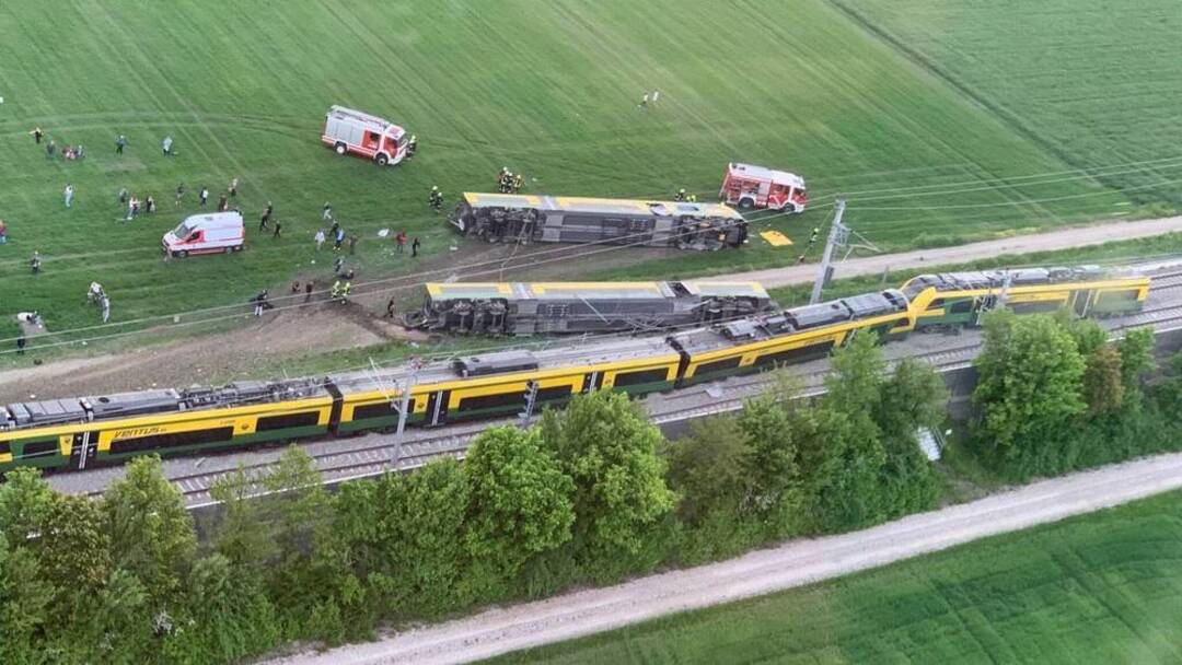 حادث قطار بالنمسا يودي بحياة مسافر.. ويصيب أكثر من 10