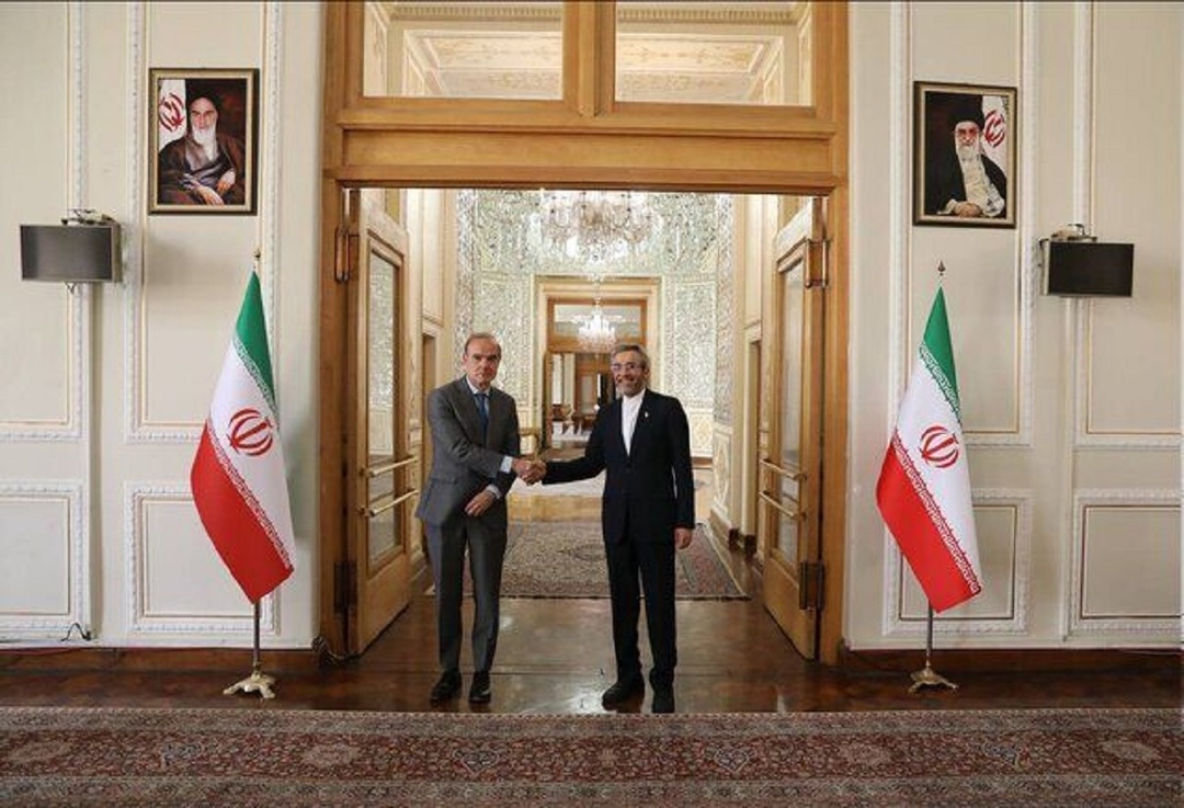 مبعوث الاتحاد الأوروبي بشأن النووي في طهران بالتزامن مع زيارة أمير قطر