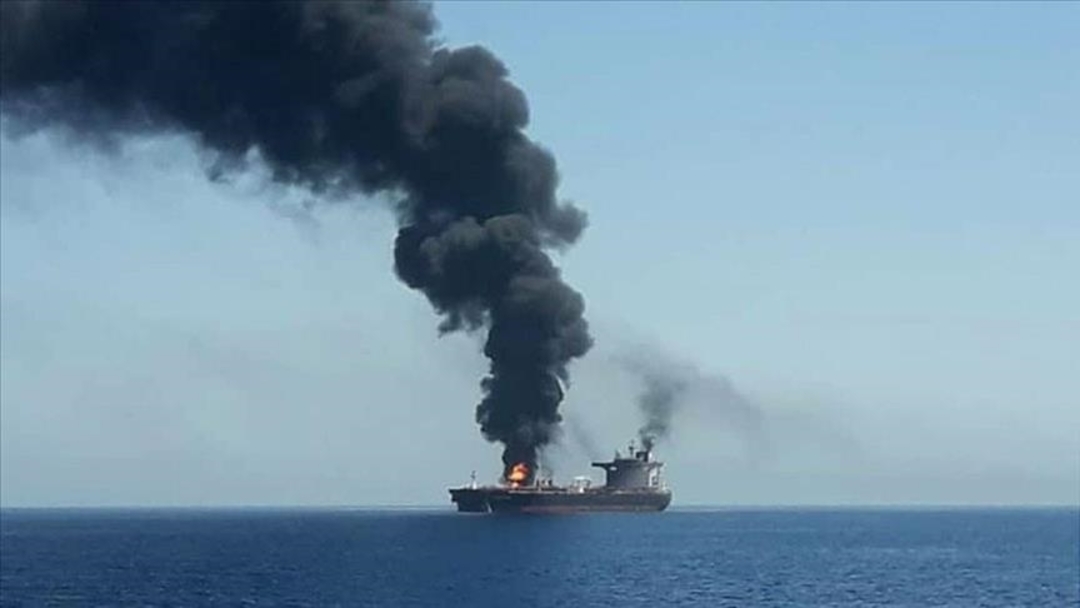 غرق سفينة شحن بريطانية في البحر الأحمر.. استهدافها الحوثيون