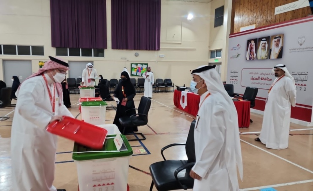 البحرين.. الناخبون البحرينيون يتوجهون إلى صناديق الاقتراع