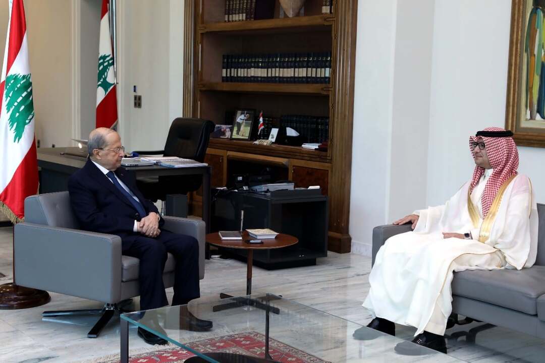 الرئيس اللبناني يبحث مع السفير السعودي تطوير العلاقات الثنائية