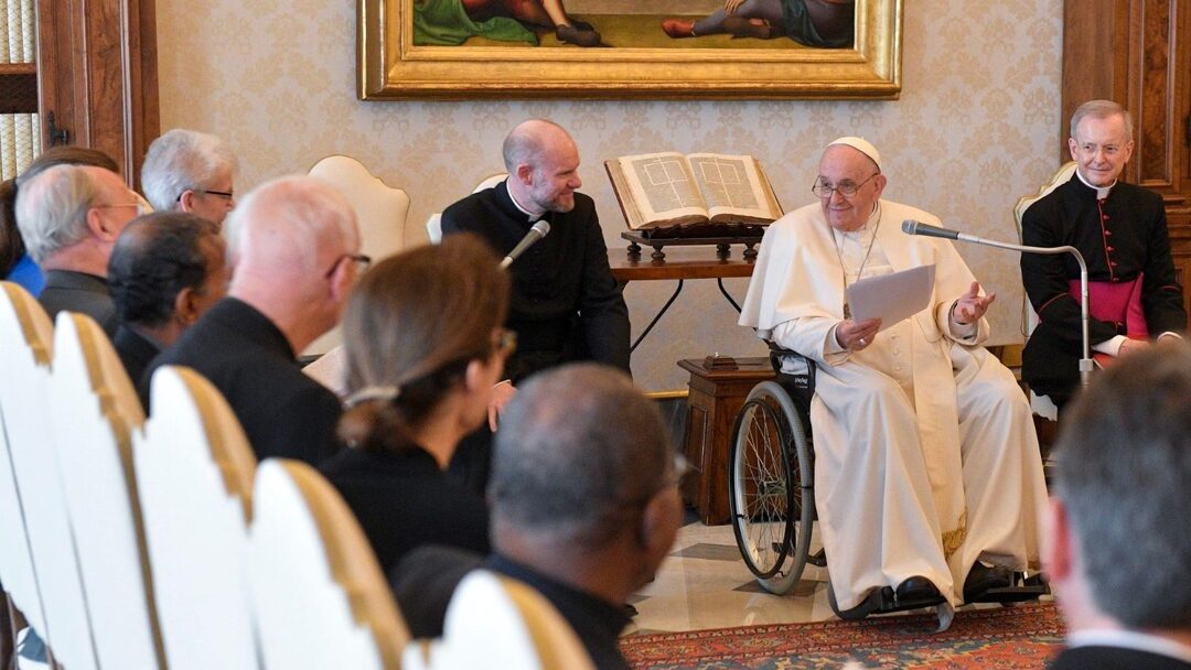 Pope Francis postpones Africa visit over knee problem