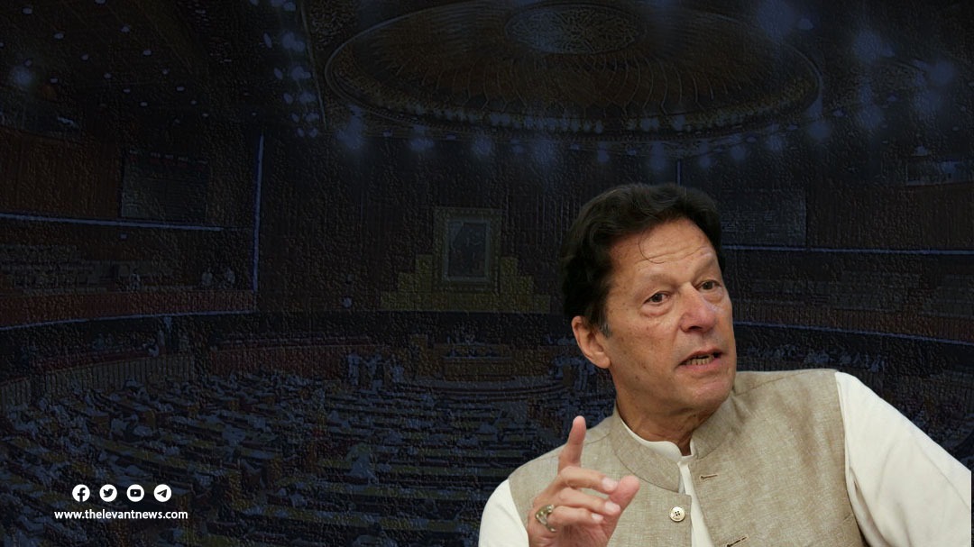 عمران خان: باكستان تنحدر إلى 