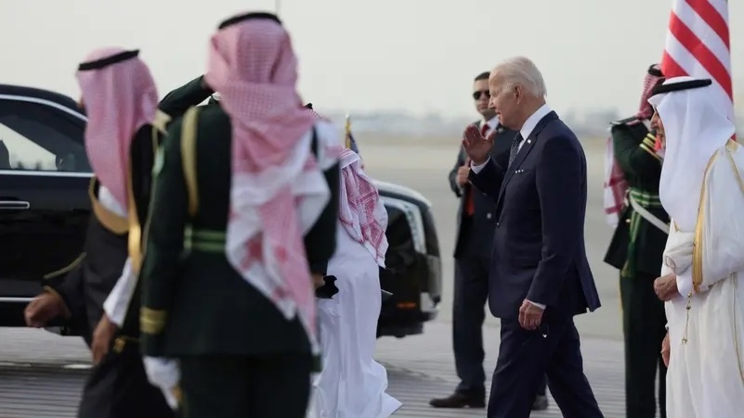 Joe Biden arrives in Saudi Arabia’s Jeddah, meets with King Salman