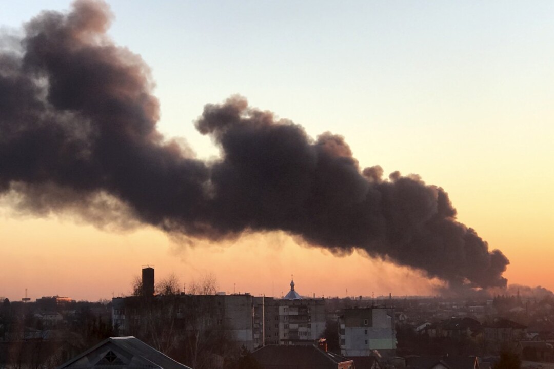 قصف روسي يودي بـحياة 16 أوكرانياً.. استهدف سوقاً