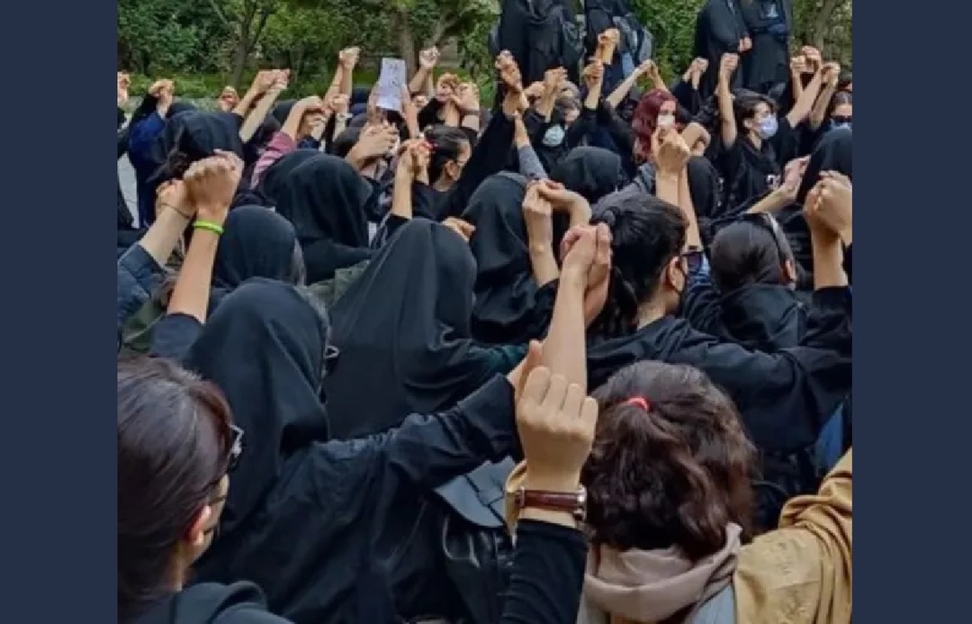 طلاب المدارس يتظاهرون في إيران