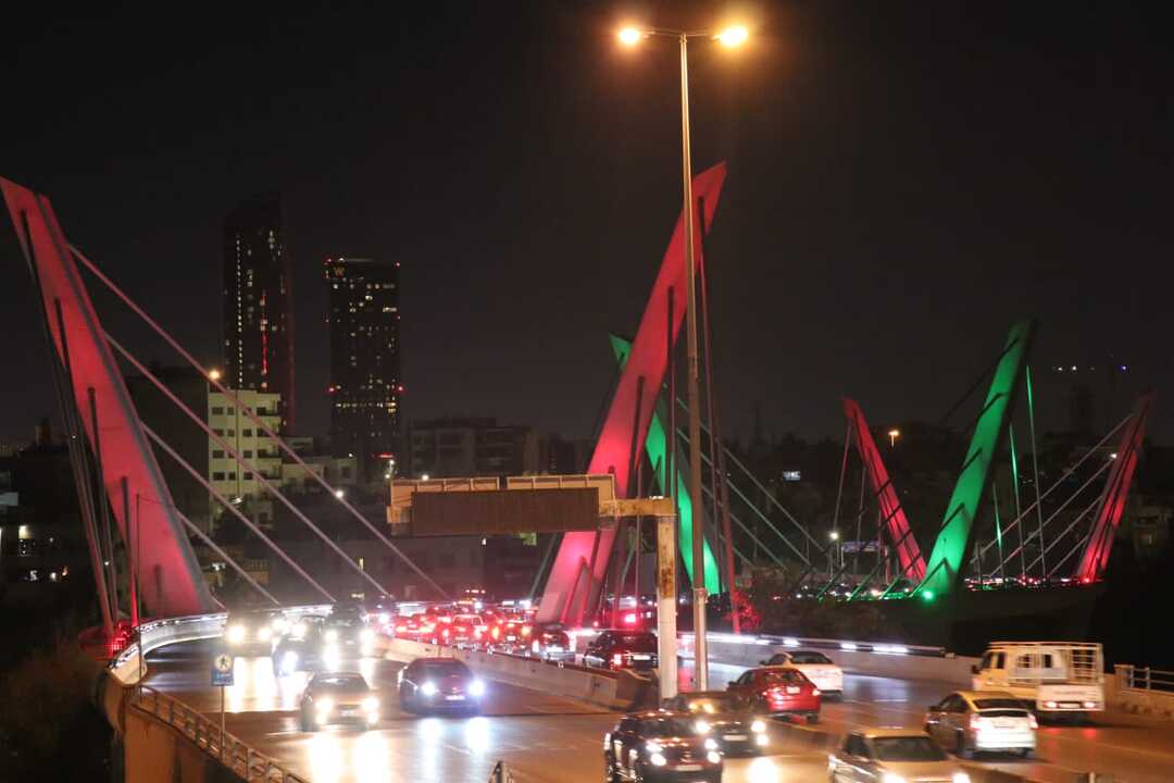 الأردن.. جسر عبدون يُضاء بألوان العلم المغربي