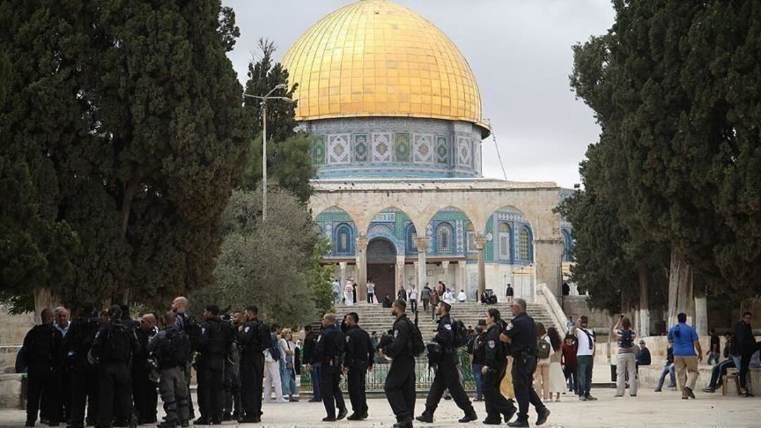 القدس.. ​​​​​​​مئات المستوطنين يقتحمون المسجد الأقصى