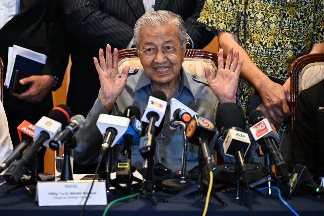 Malaysia’s veteran politician Mahathir defeated at polls