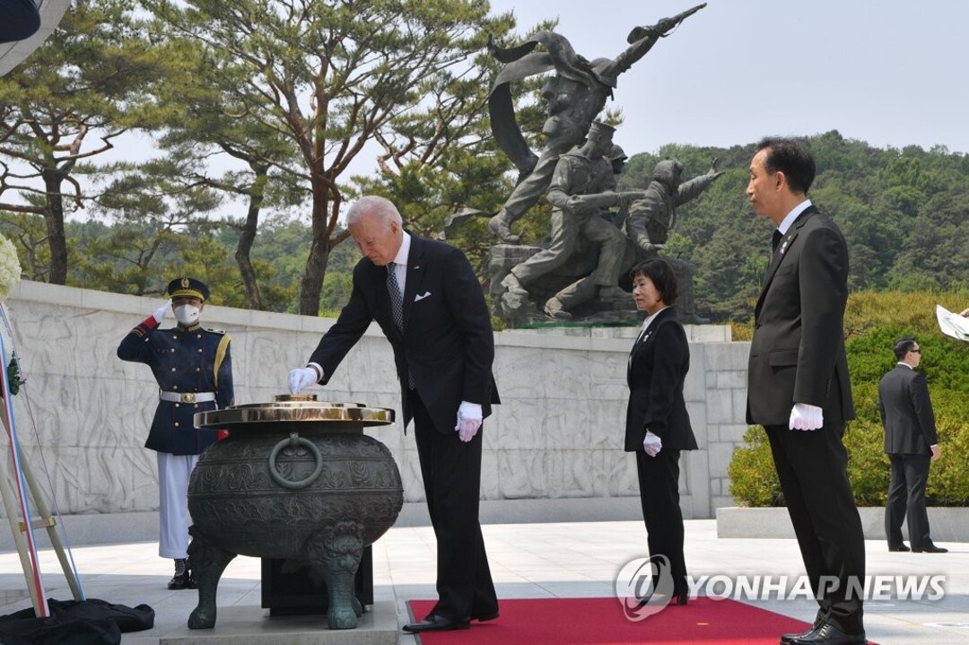 بايدن يبدأ زيارته ويلتقي الرئيس الكوري الجنوبي