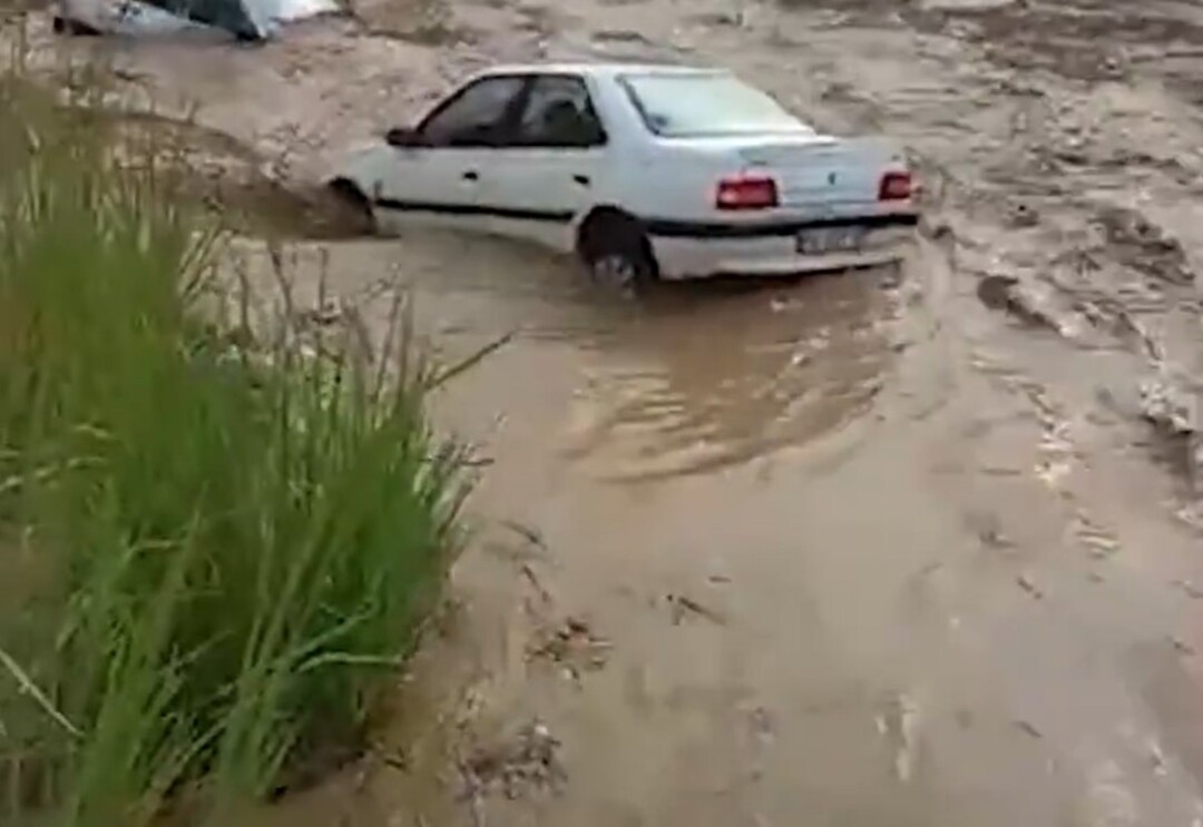 إيران.. موت ما لايقل عن 21 شخصاً في نهر رودبال بسبب الفيضانات