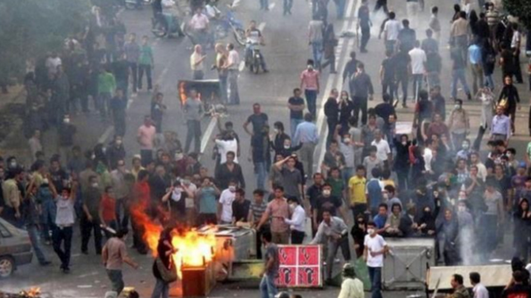 الاحتجاجات مستمرة في إيران ومطالبات بإسقاط النظام