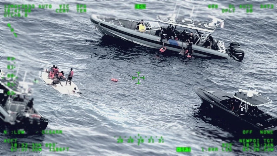 موت 17 مهاجراً بعد غرق زورق قبالة جزر الباهاما