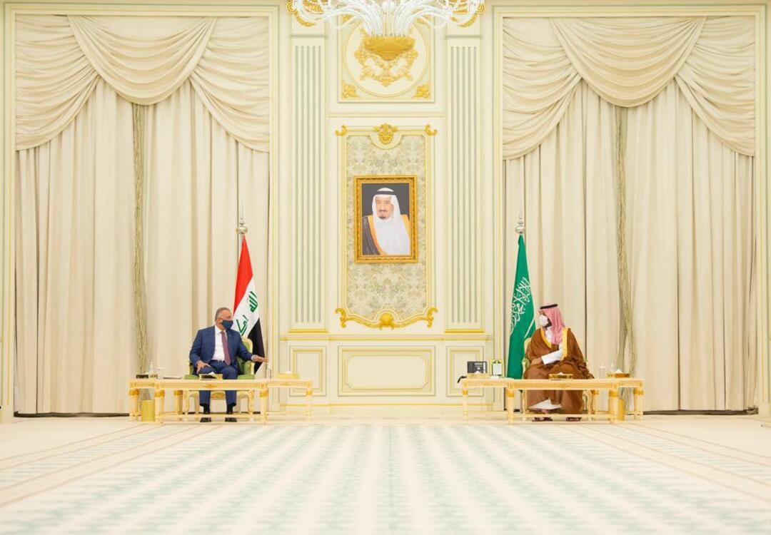 ولي العهد السعودي يستقبل رئيس الوزراء العراقي