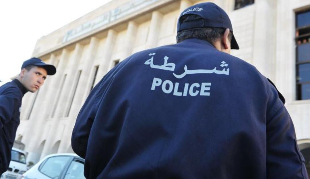 الشرطة الجزائرية تصادر نسخاً من القرآن تحمل ألوان علم المثليين