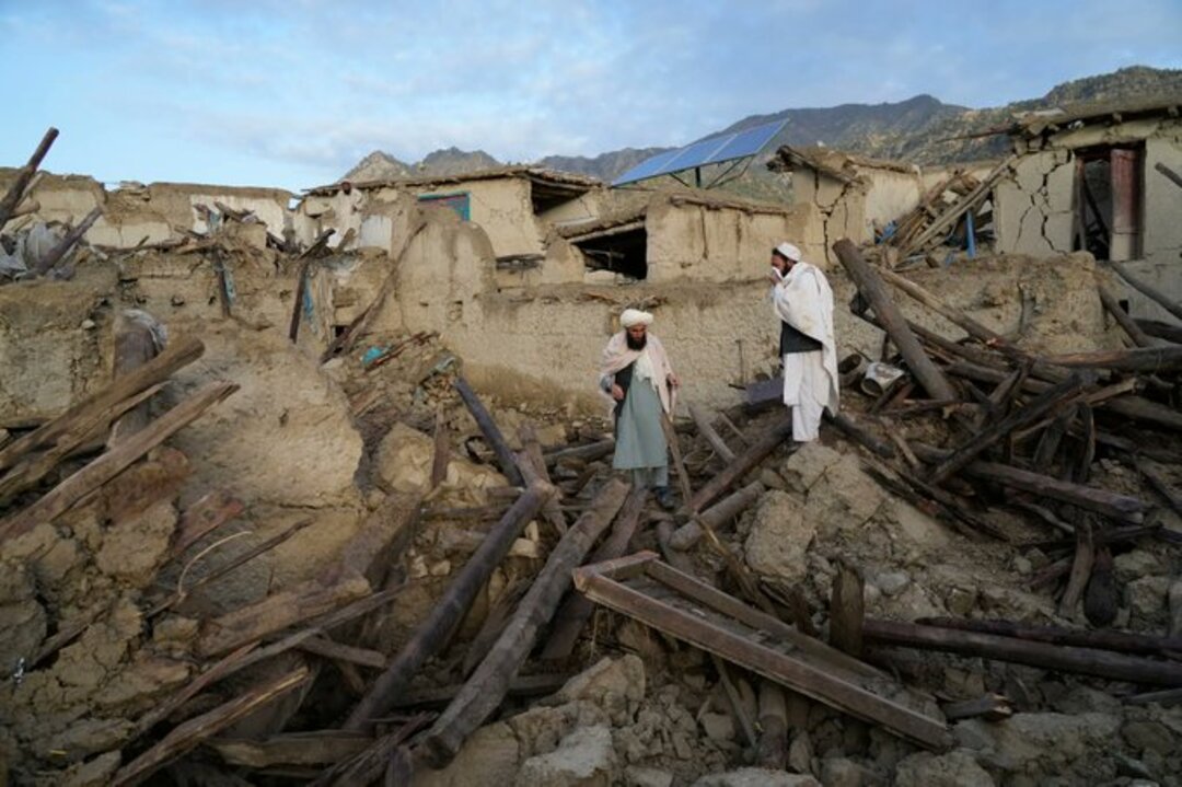 مناشدات أفغانية لدخول المنظمات الدولية ومساعدات منكوبي الزلزال