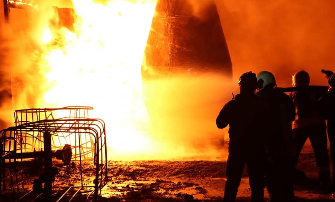 إخماد حريق في منشأة لتكرير النفط بروسيا