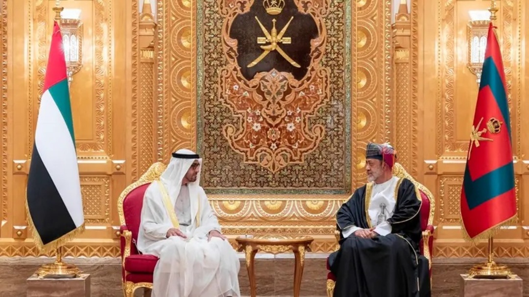 UAE President Sheikh Mohamed, Sultan of Oman discuss boosting ties during visit