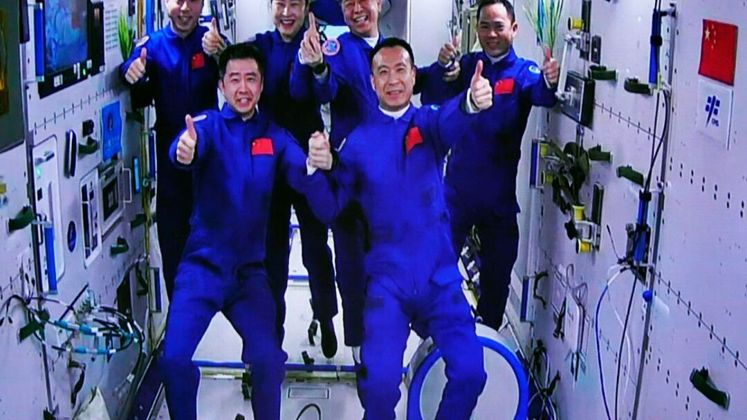 ثلاثة روّاد يصعدون إلى محطة الفضاء الصينية