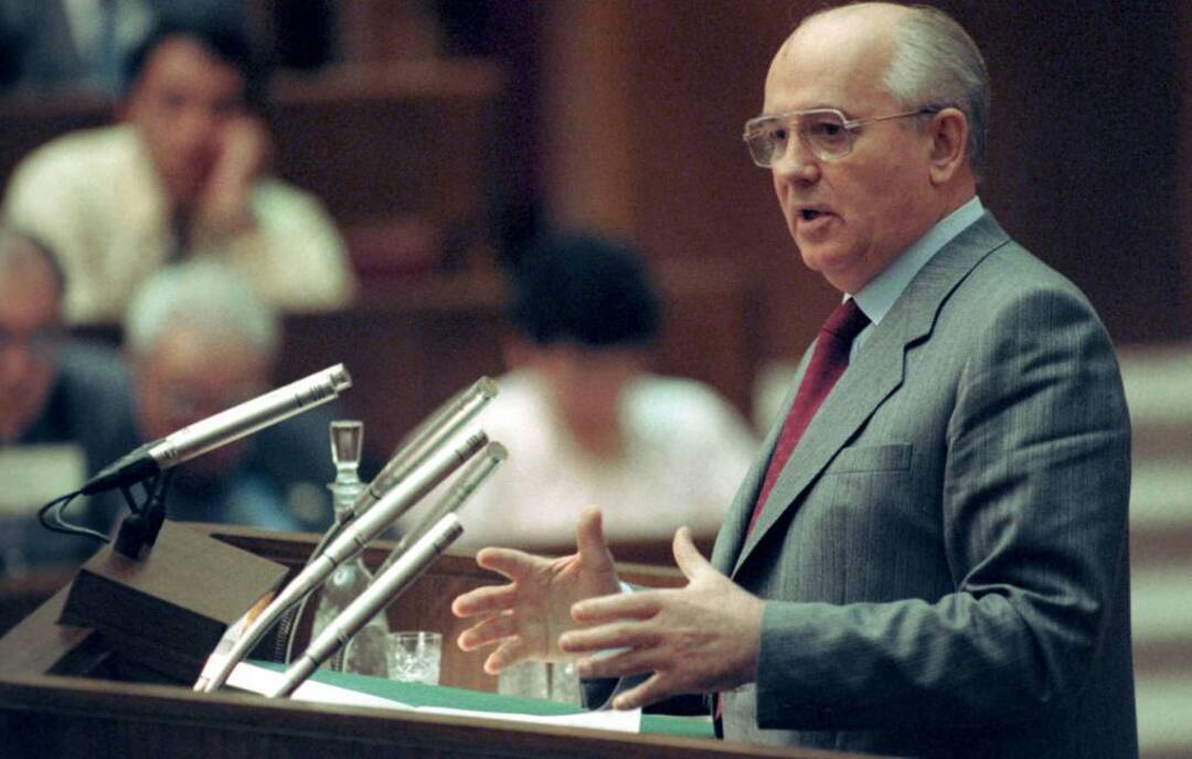 It took Putin 15 hours to publish a restrained condolence message on Gorbachev