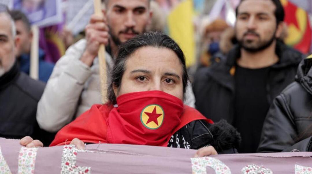 الأكراد يحيون الذكرى العاشرة لاغتيال 3 ناشطات في باريس