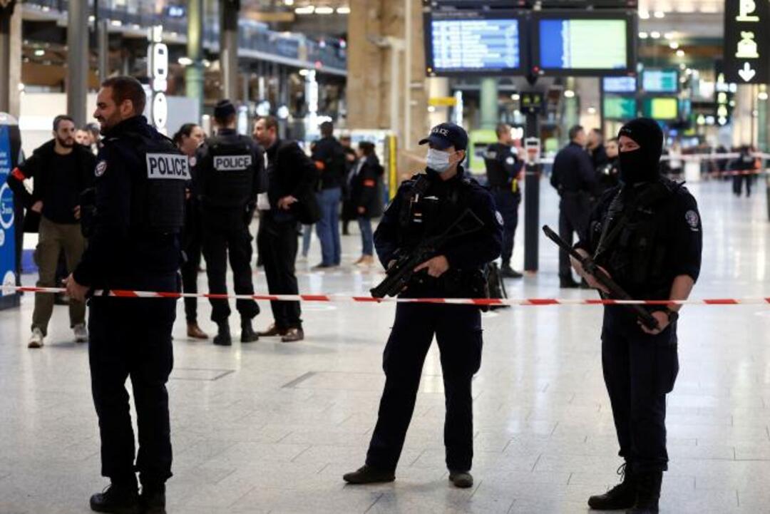 باريس.. إصابة 6 أشخاص بعملية طعن داخل محطة قطارات