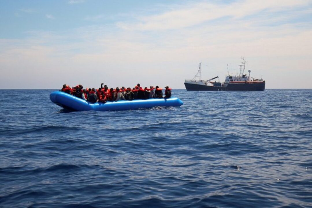 منظمة إغاثة تؤكد غرق قارب يحمل عشرات المهاجرين قبالة ليبيا