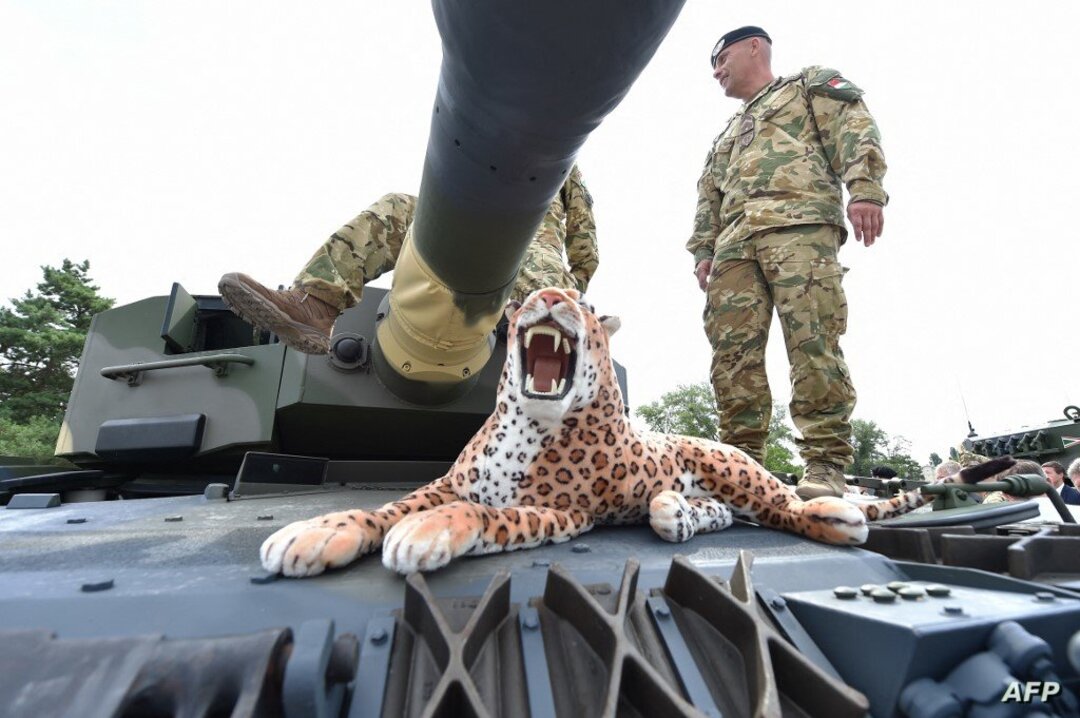 مساعٍ أوروبية لتزويد كييف بدبابات من الطراز الحديث