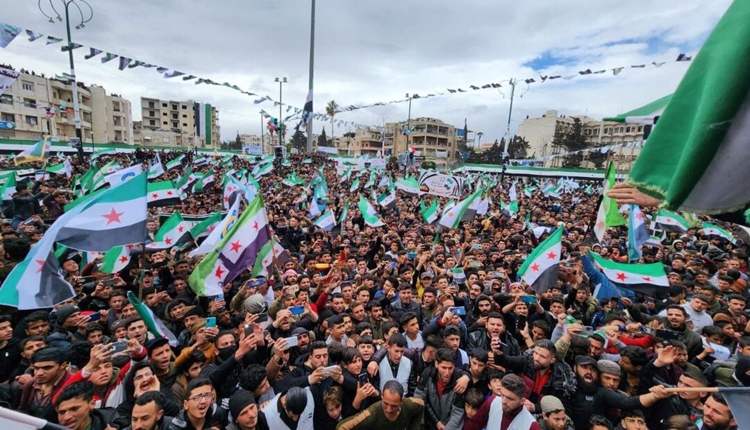 سوريون يحيون ذكرى مرور 12 عاماً على انتفاضتهم ضد النظام