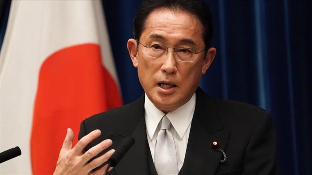 إجلاء رئيس وزراء اليابان بعد سماع دوي انفجار خلال إلقائه خطابا