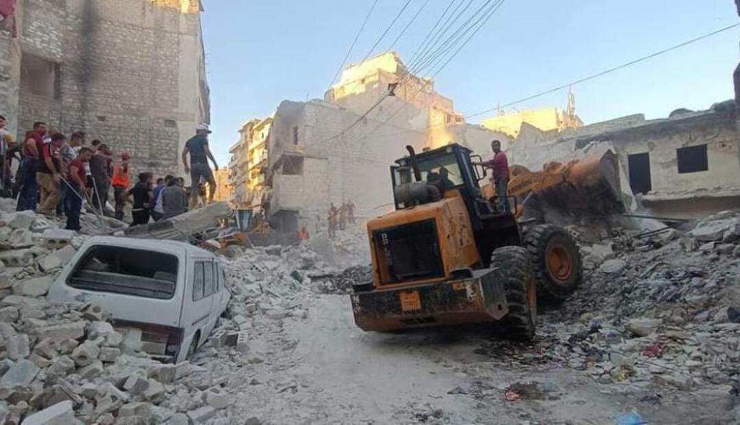 سوريا.. عشر وفيات بانهيار مبنى سكني في حلب