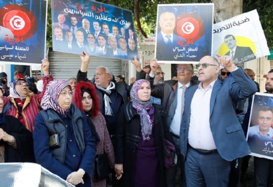 منظمة العفو تطالب السلطات التونسية بإسقاط التهم عن معارضين معتقلين